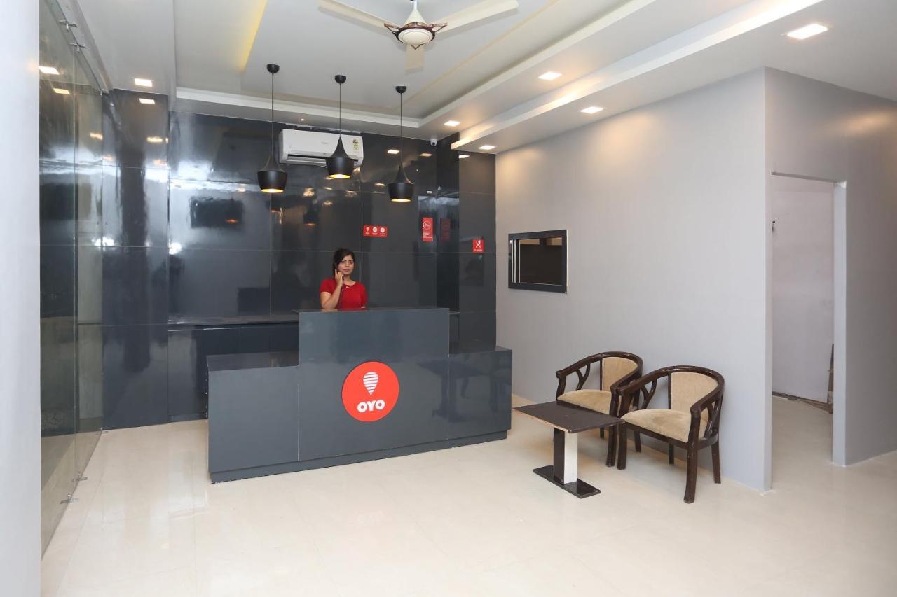 Capital O 12807 Amaira Hotel And Banquets 노이다 외부 사진