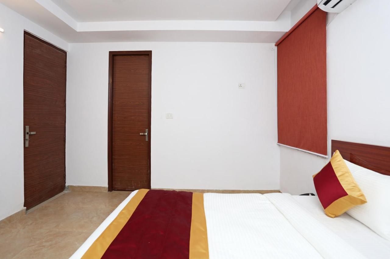 Capital O 12807 Amaira Hotel And Banquets 노이다 외부 사진
